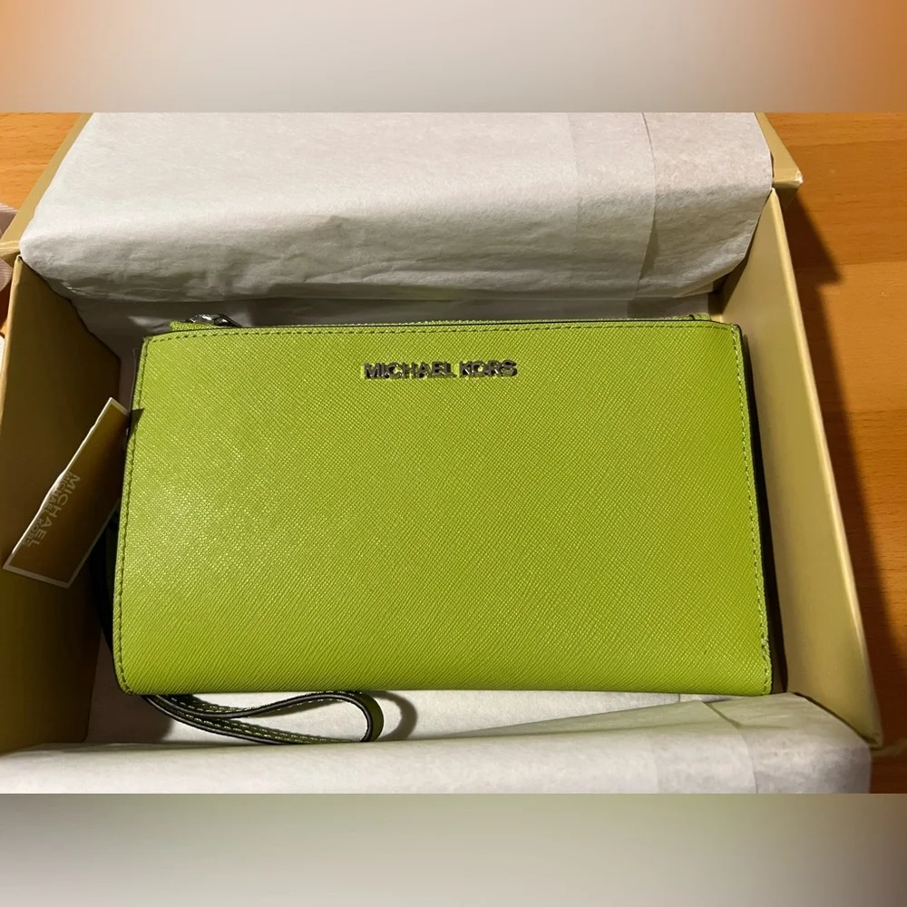 Michael - Michael Kors LEATHER LARGE DOUBLE ZIP WRISTLET LIME Full Inclusion